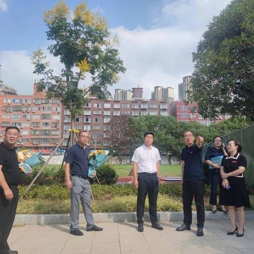 慰问暖人心，柳市镇开展教师节走访慰问活动