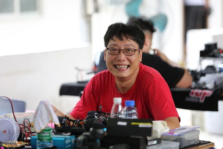引擎轰鸣，梦想启航 记飞腾2016 FunModel浩晟杯遥控车公开赛暨阮晟教育科技实践