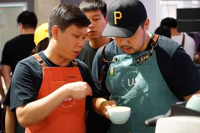 战队与导师 一场关于成长与协作的教育叙事